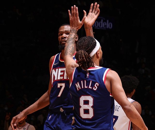 深圳队艰难逼平强敌（深圳队苦战战平劲旅）