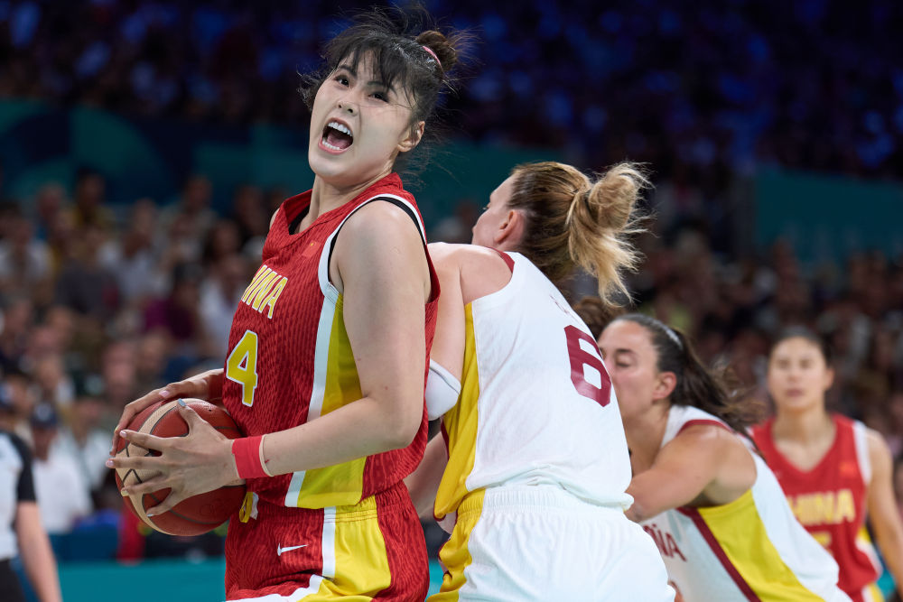 尼日利亚非洲杯大名单：奥斯梅恩领衔，卢克曼、伊沃比在列（尼日利亚非洲杯名单出炉：奥斯梅恩领衔，卢克曼与伊沃比入选）